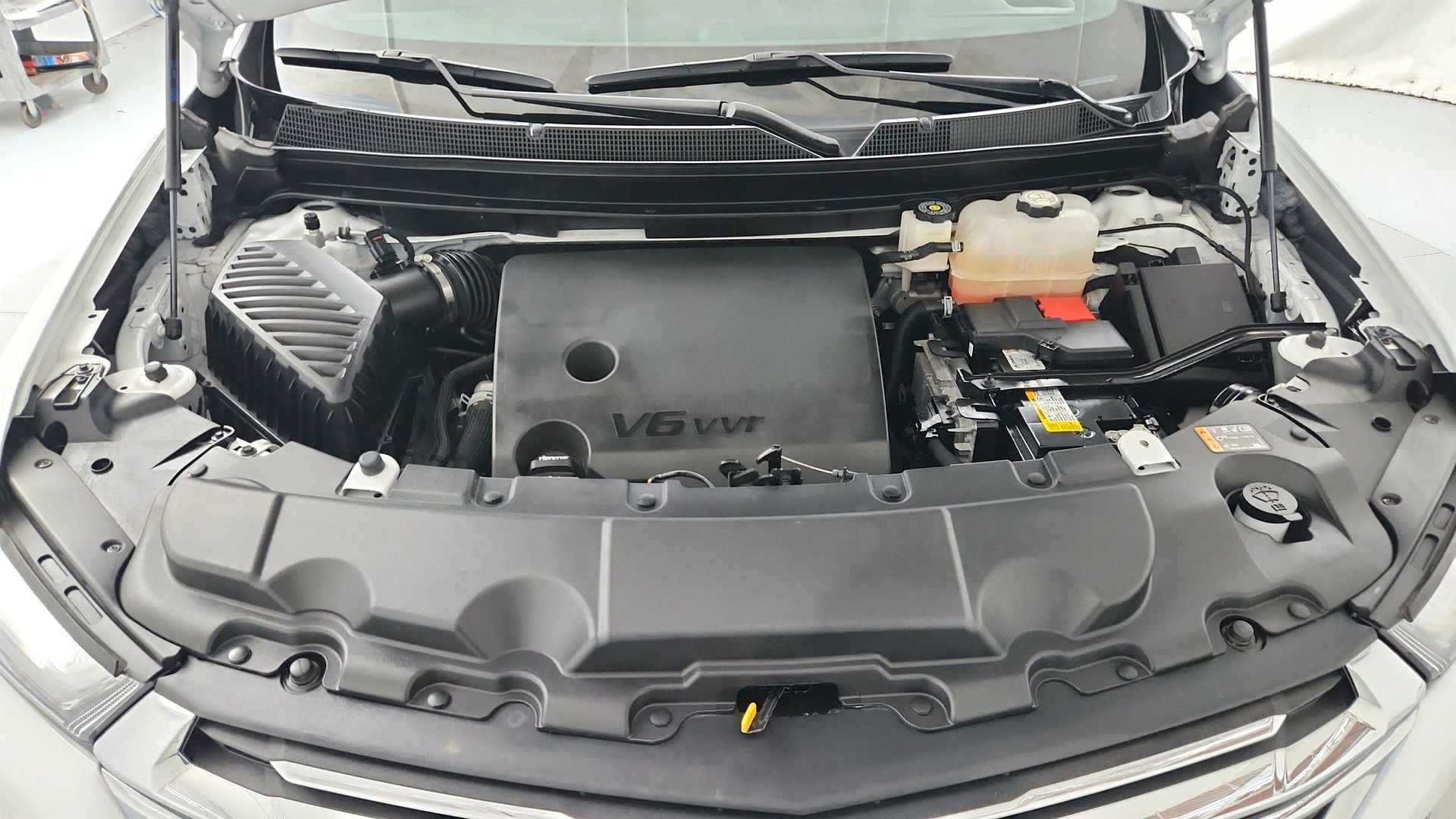 Used 2023 Chevrolet Traverse LT FWD image 30