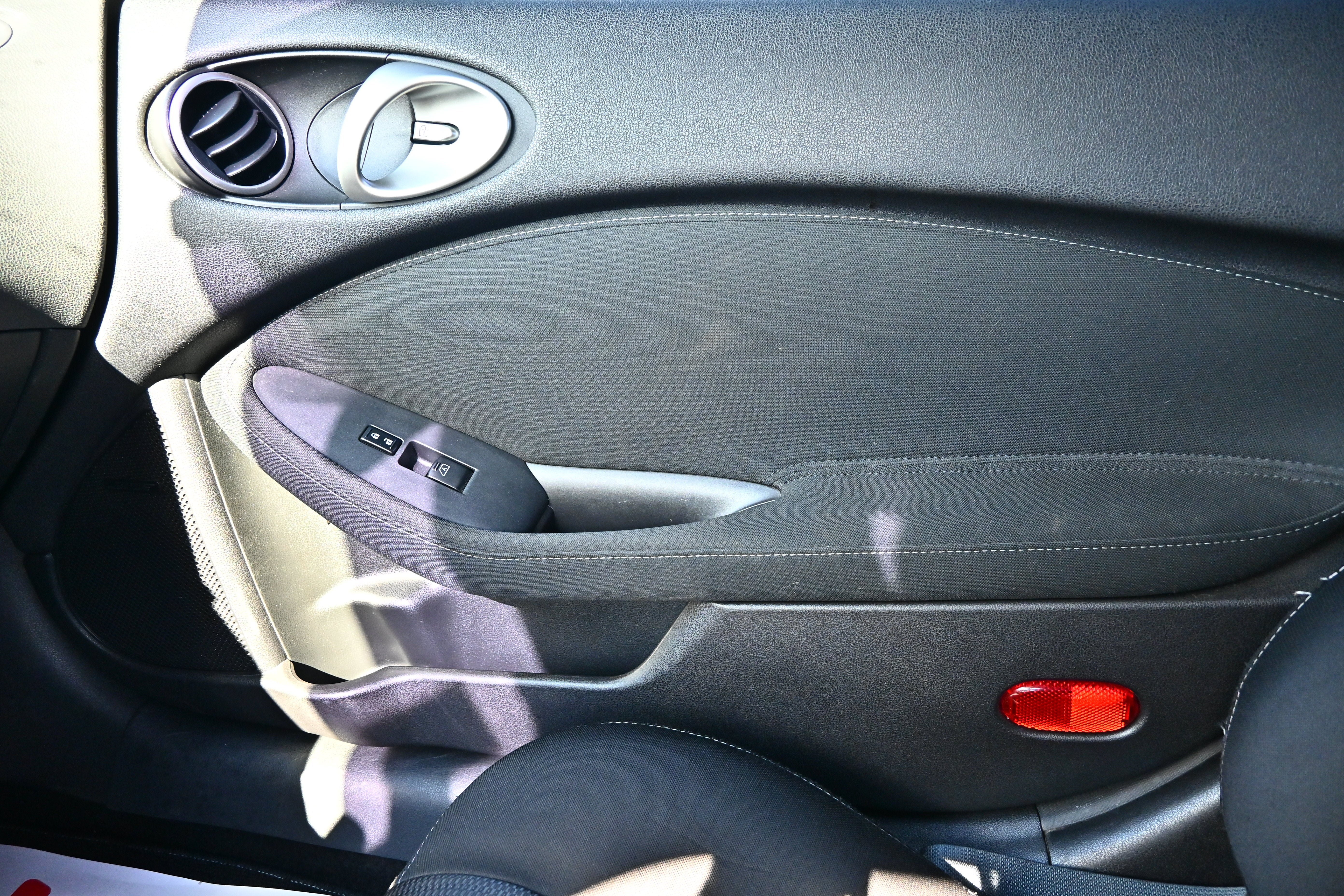 Used 2019 Nissan 370Z Coupe RWD image 18