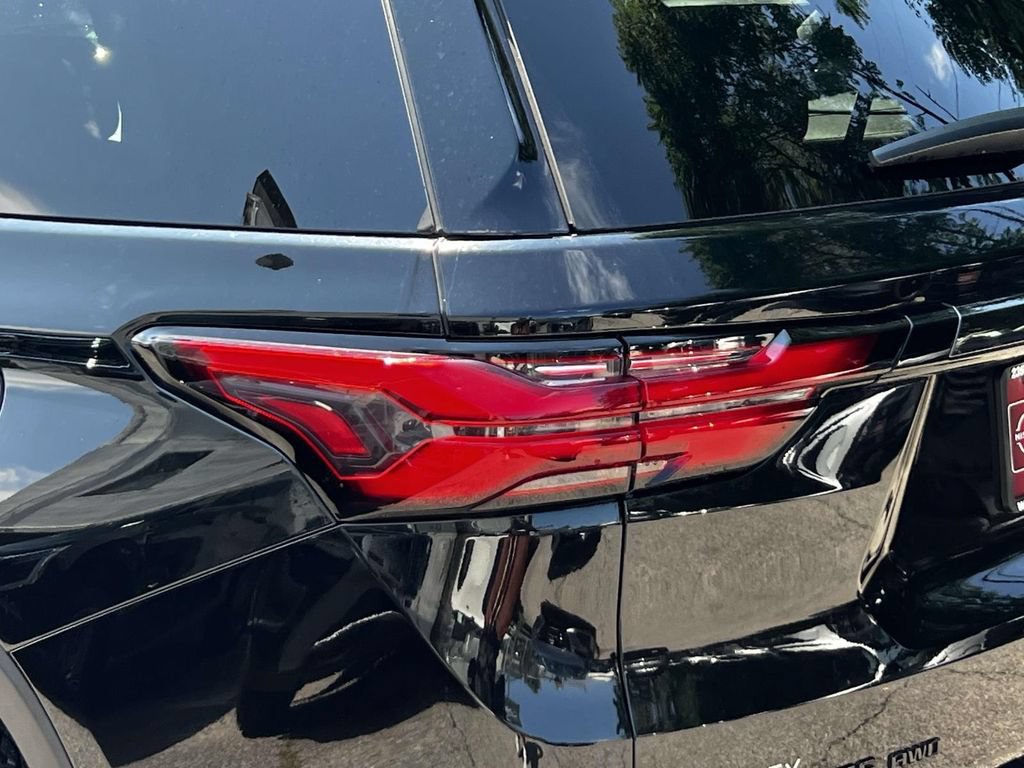 Used 2023 Chevrolet Traverse RS AWD/4WD image 9