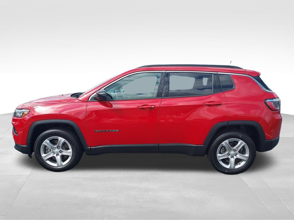 Used 2024 Jeep Compass Latitude AWD/4WD image 2