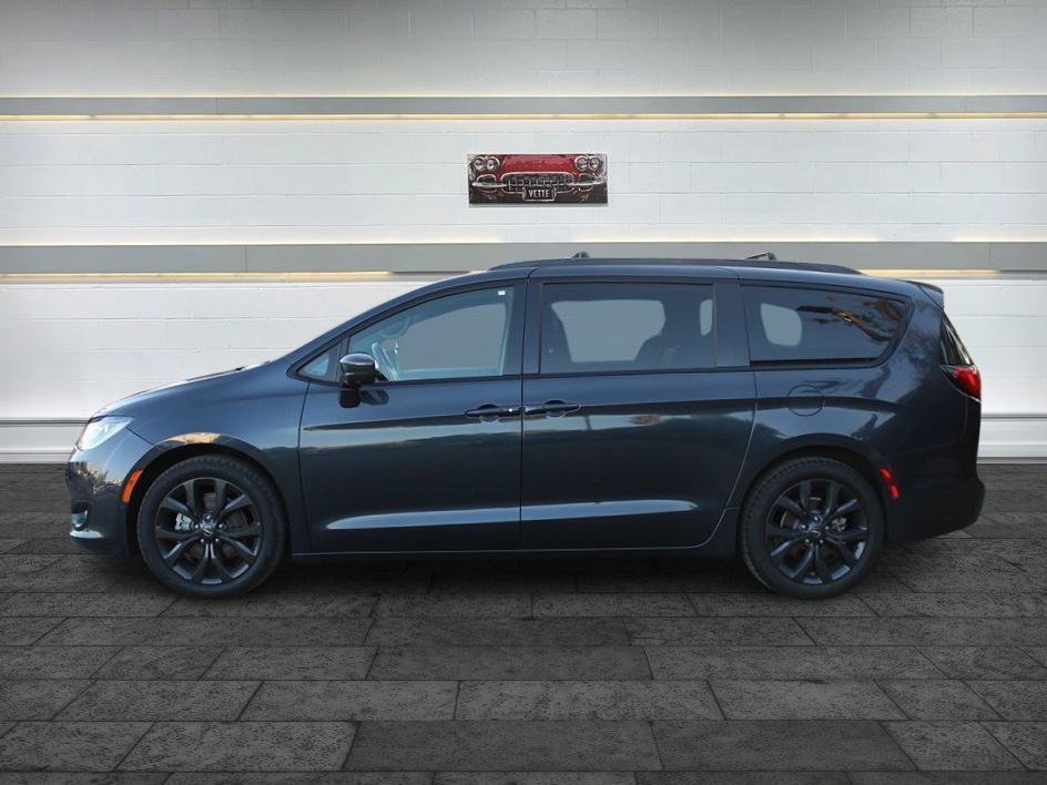 Used 2020 Chrysler Pacifica Touring-L Plus w/ Advanced Safetytec Group FWD image 4