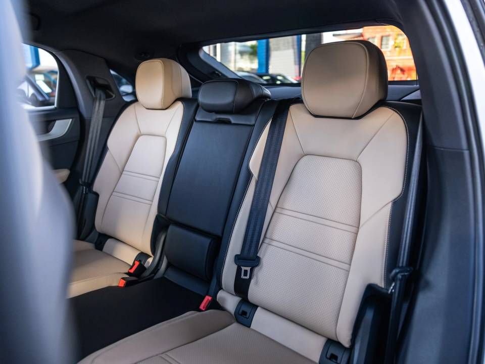 Certified 2026 Porsche Cayenne Coupe AWD/4WD image 33