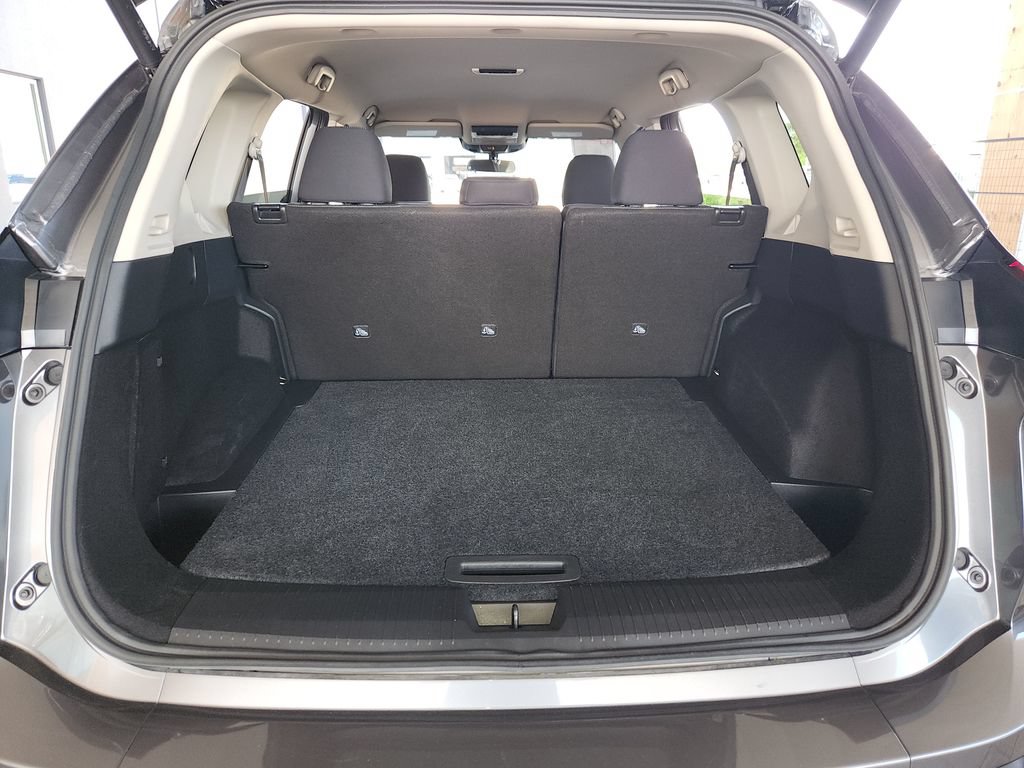Used 2026 Nissan Rogue SV FWD image 14