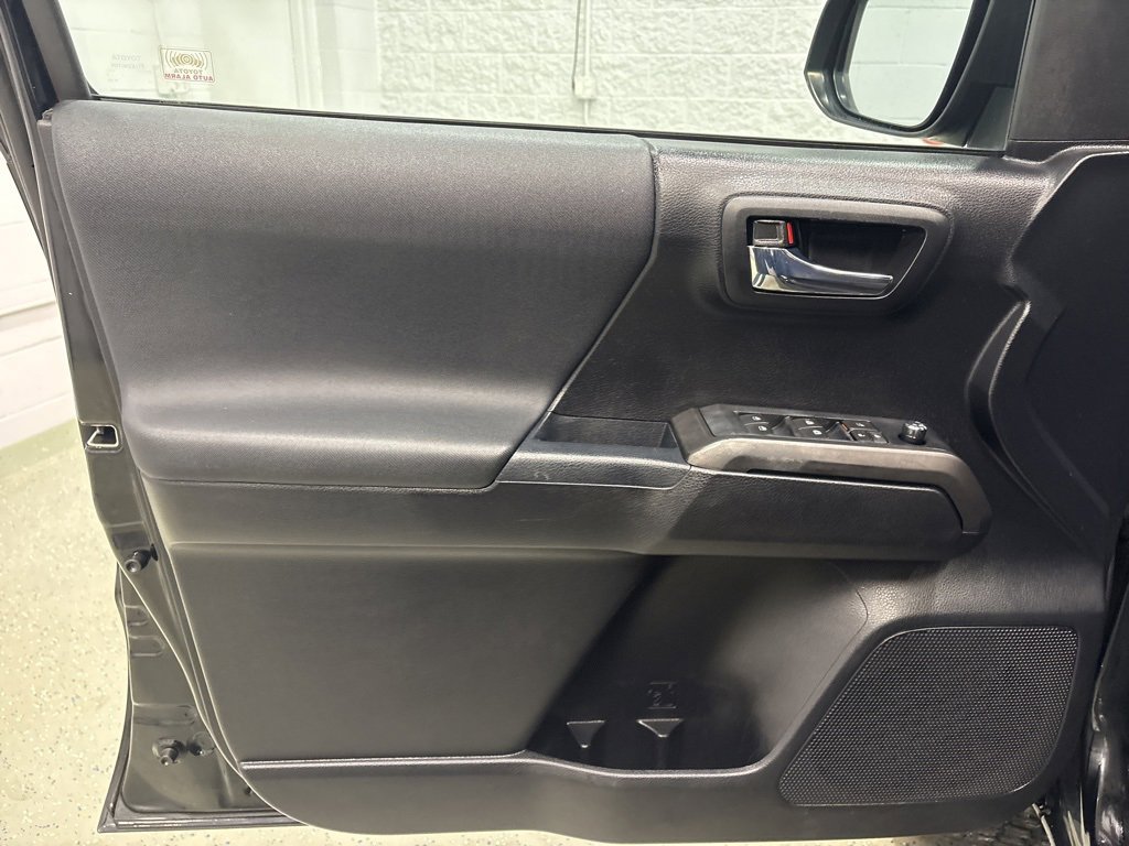 Used 2017 Toyota Tacoma TRD Sport w/ Tow Package image 15