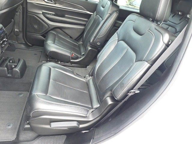 Used 2024 Jeep Grand Cherokee L Limited w/ Luxury Tech Group II image 39