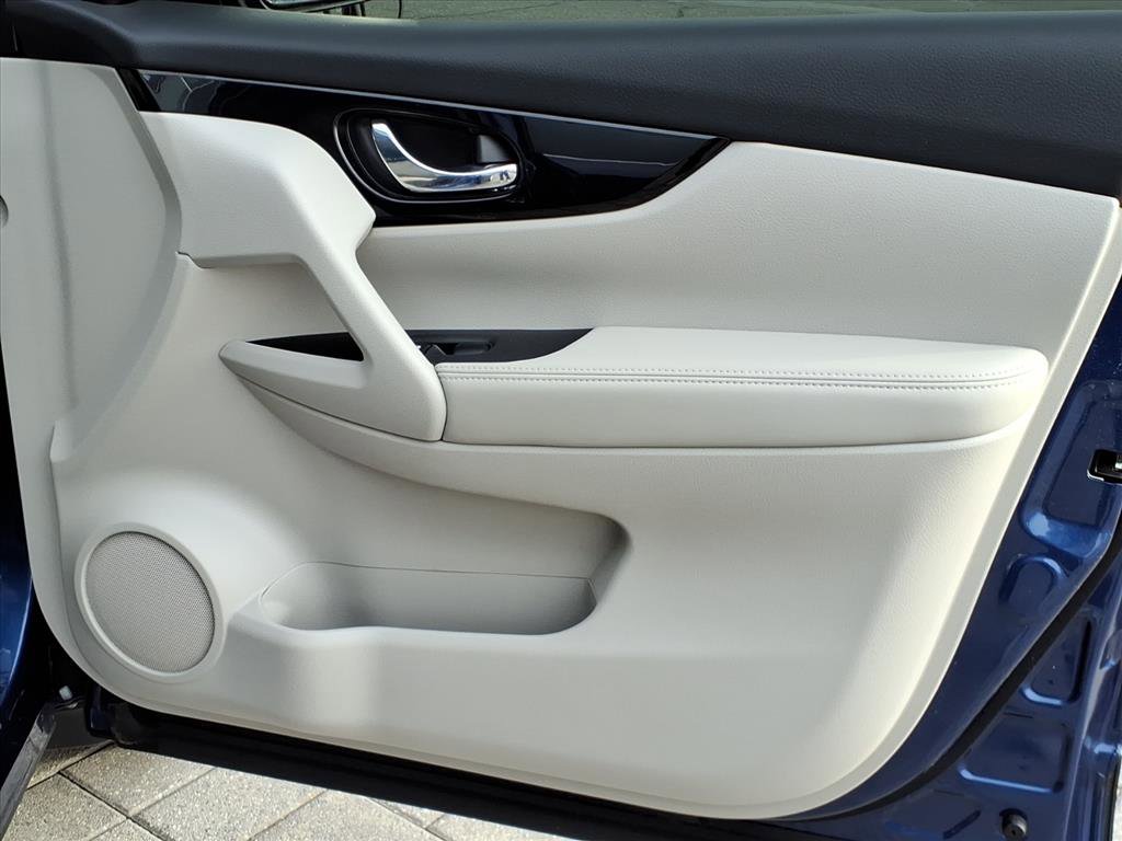 Certified 2020 Nissan Rogue Sport SV image 9