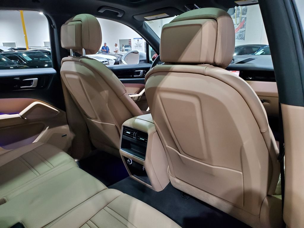 Used 2021 Porsche Cayenne AWD/4WD image 22