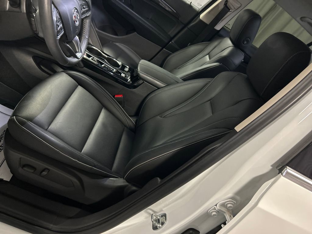 Used 2023 Buick Envision Essence image 12