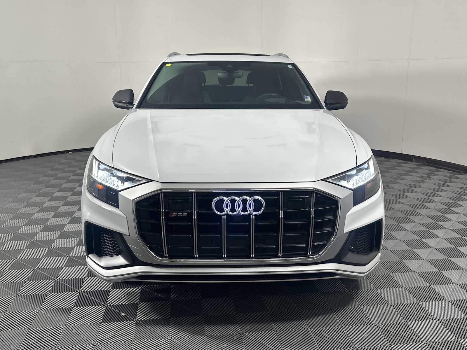 Used 2023 Audi SQ8 Prestige AWD/4WD image 2