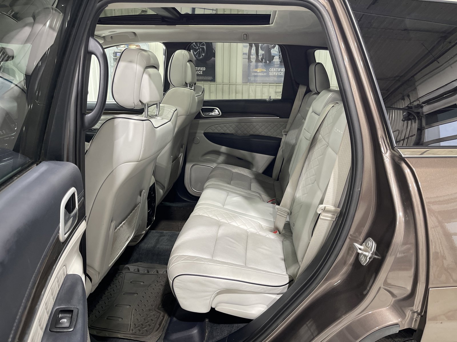 Used 2019 Jeep Grand Cherokee Summit image 12