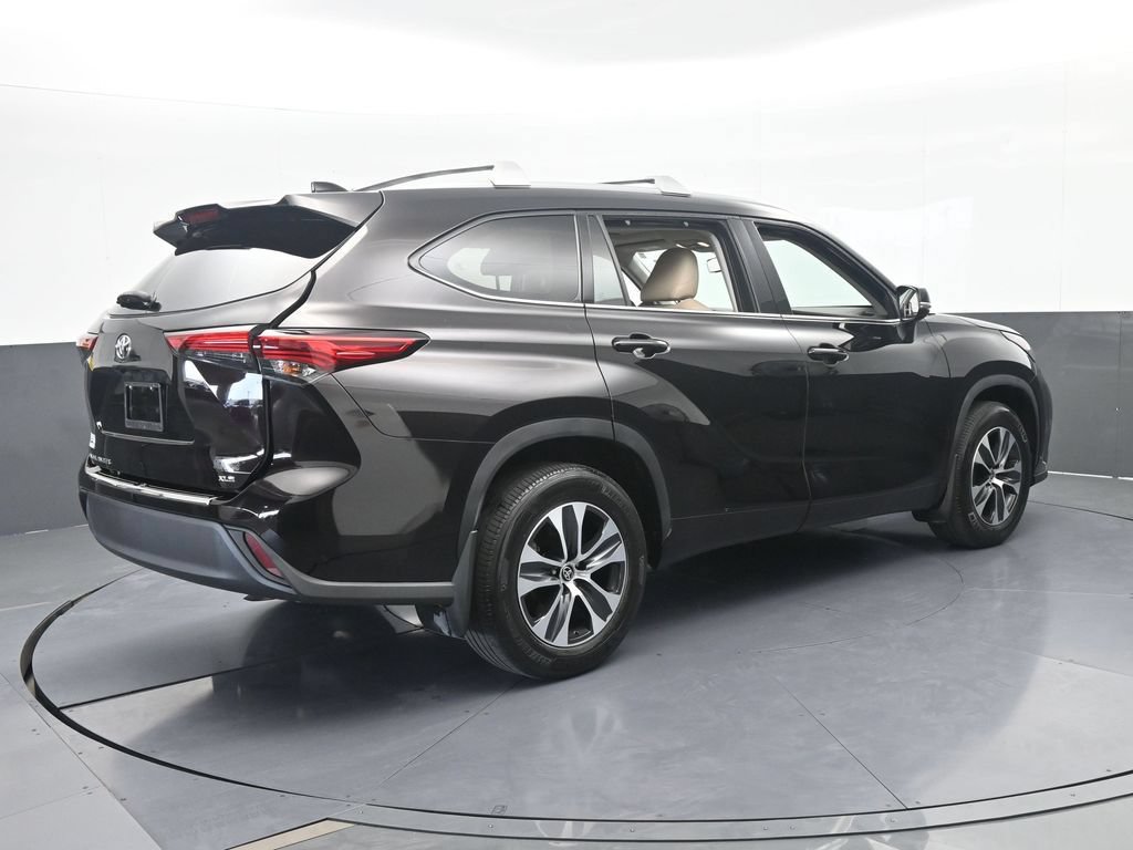 Used 2022 Toyota Highlander XLE FWD image 6