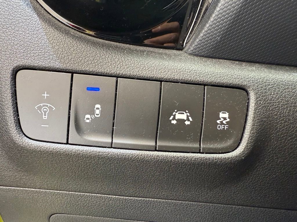 Used 2020 Hyundai Kona Limited FWD image 17