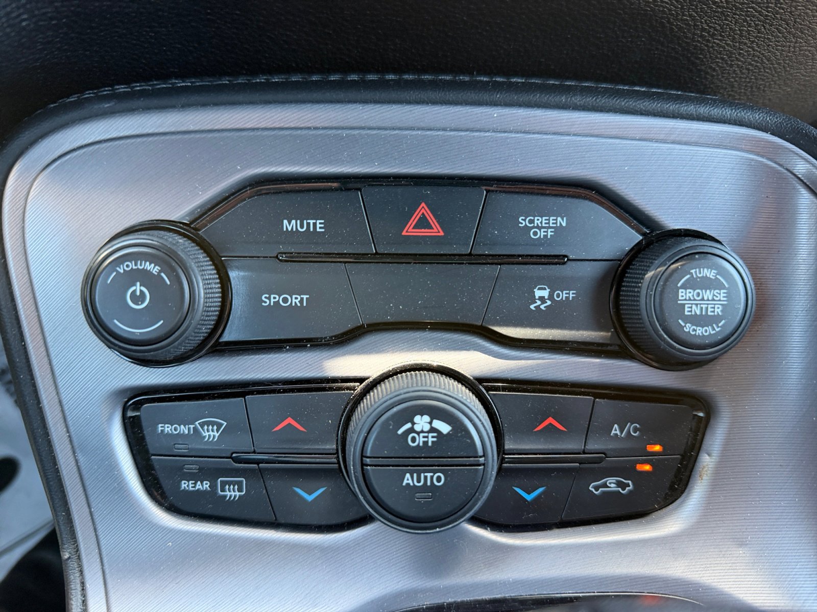 Used 2023 Dodge Challenger SXT RWD image 11
