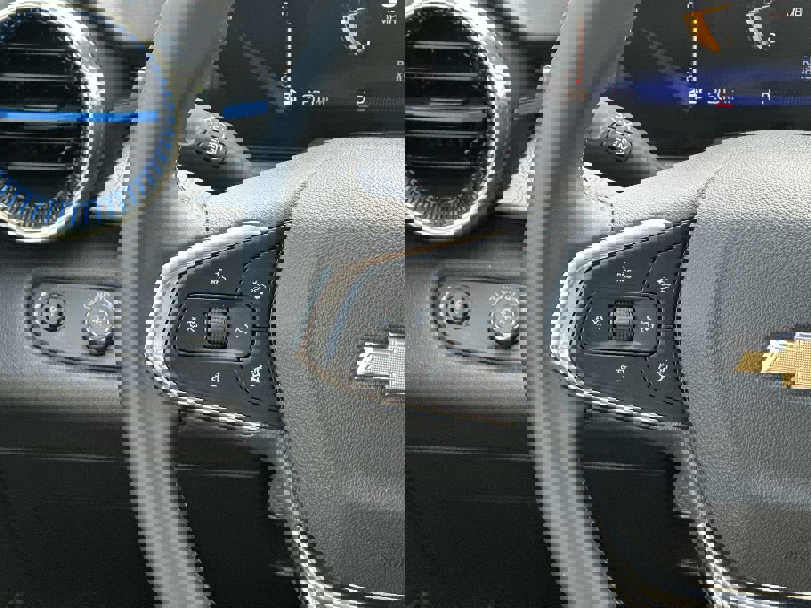 Used 2025 Chevrolet Trax LT w/ LT Convenience Package image 20