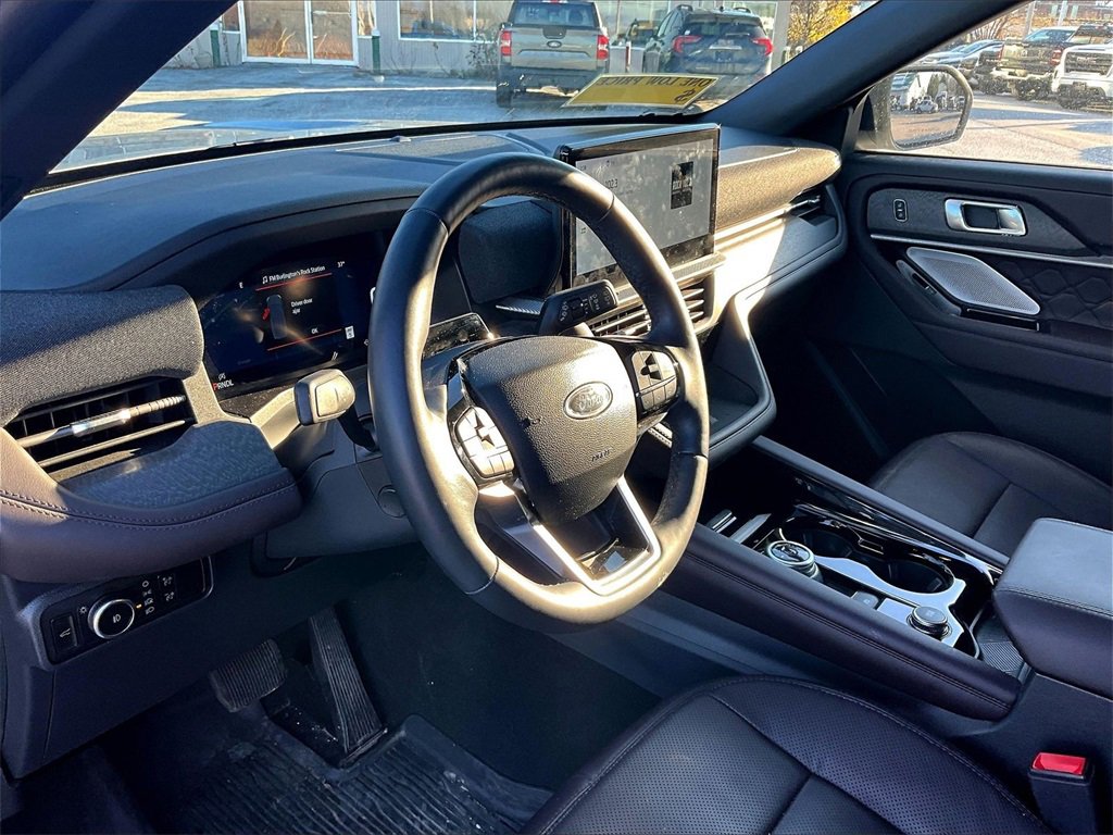 Used 2025 Ford Explorer Platinum w/ Ultimate Package image 8