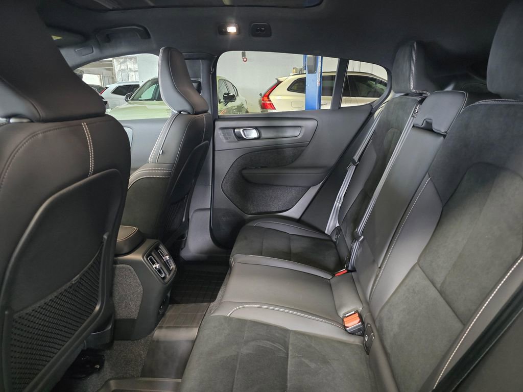 Certified 2023 Volvo C40 P8 Recharge Ultimate w/ Protection Package Premier AWD/4WD image 16