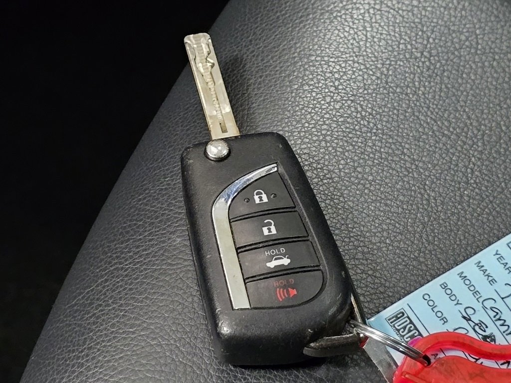 Used 2020 Toyota Camry SE image 31