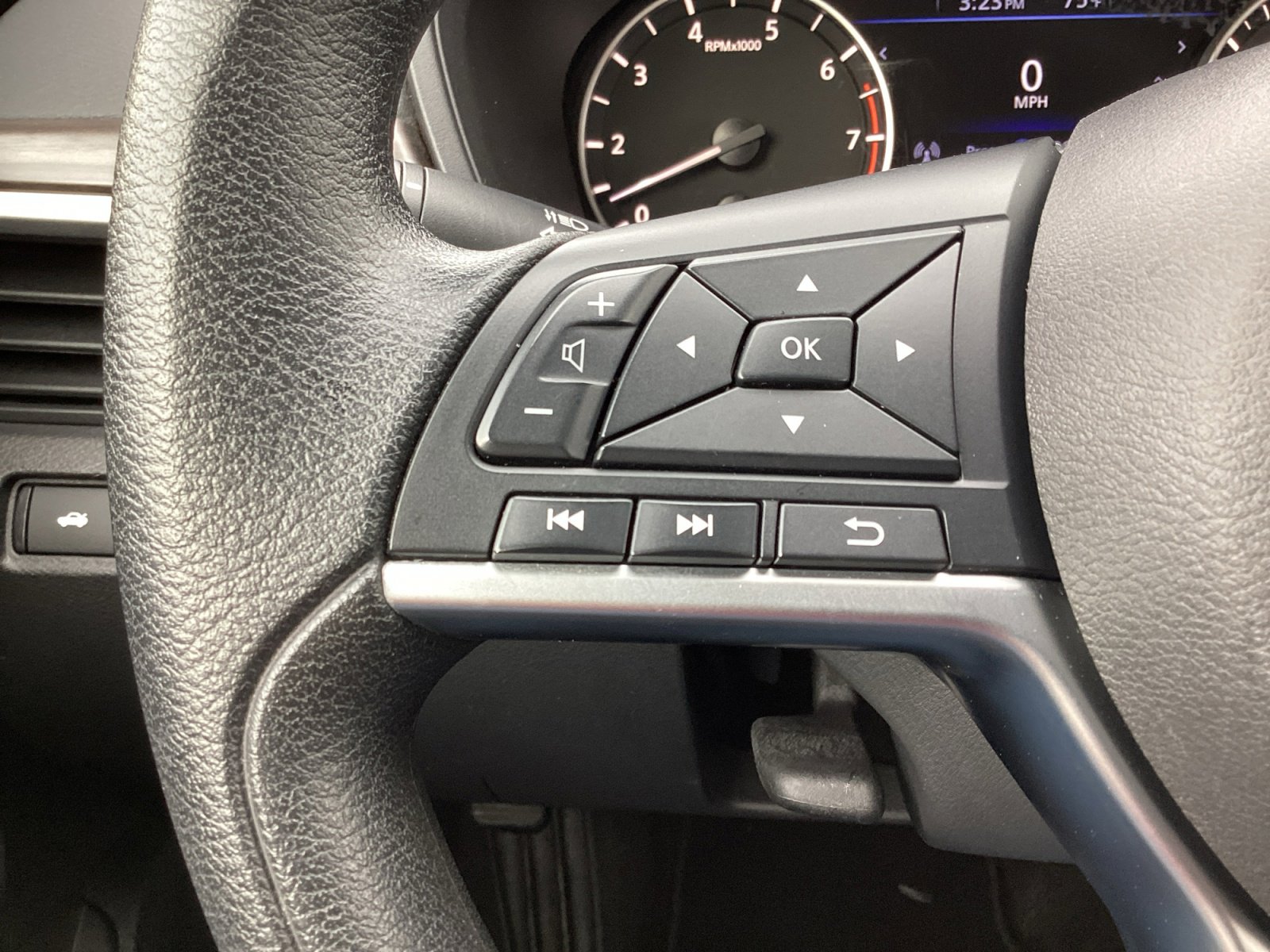 Used 2024 Nissan Altima 2.5 SV image 18