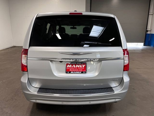 Used 2012 Chrysler Town & Country Limited w/ Luxury Group FWD image 4