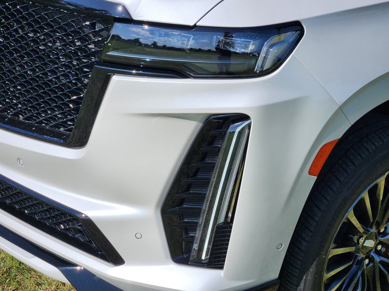 Certified 2023 Cadillac Escalade ESV V AWD/4WD image 29