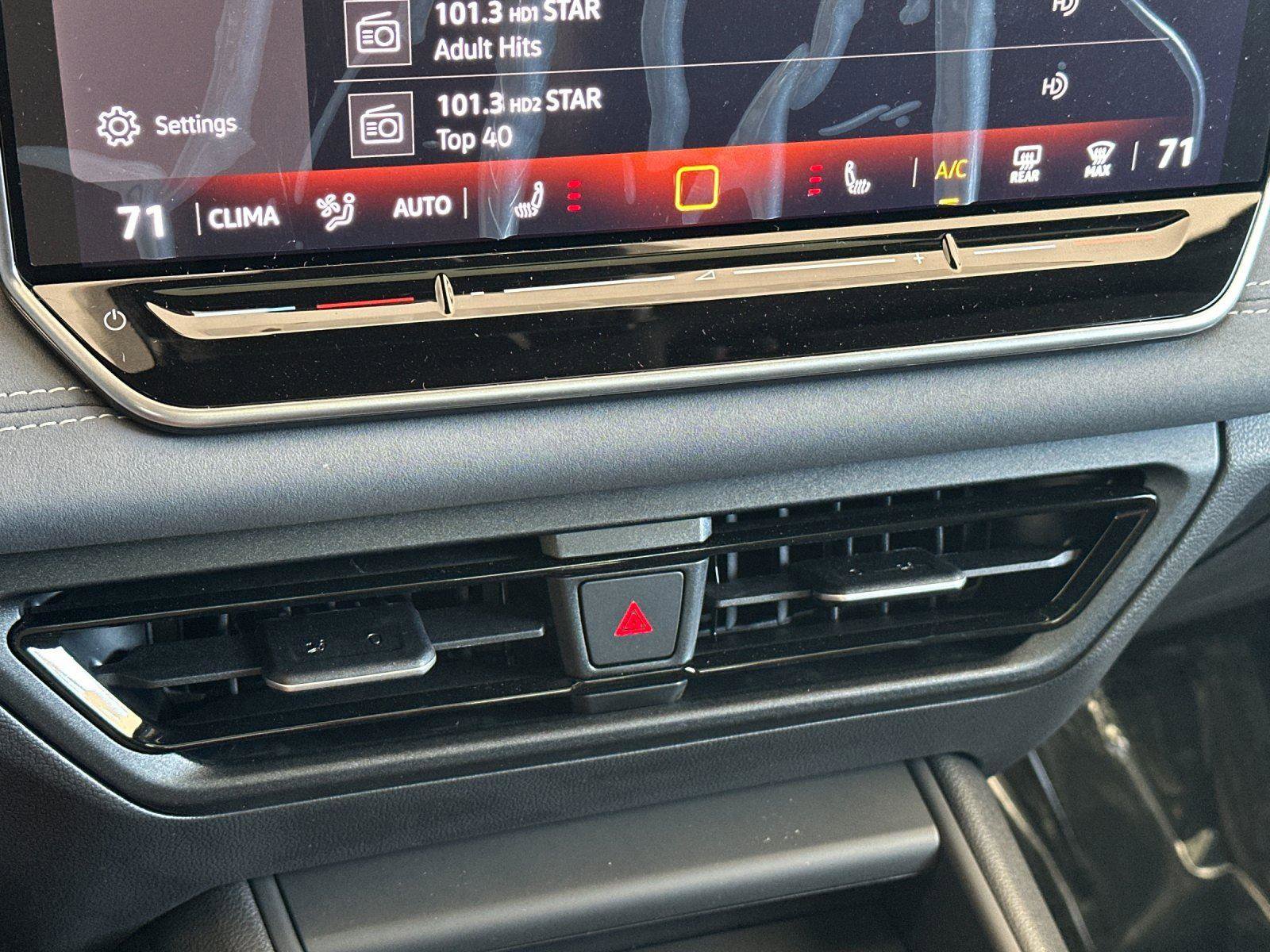 New 2026 Volkswagen Tiguan SE R-Line AWD/4WD image 19