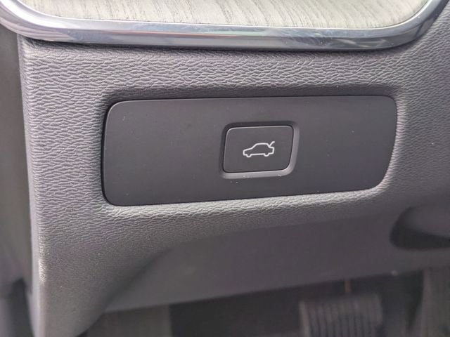 Used 2025 Volvo XC60 B5 Plus image 14