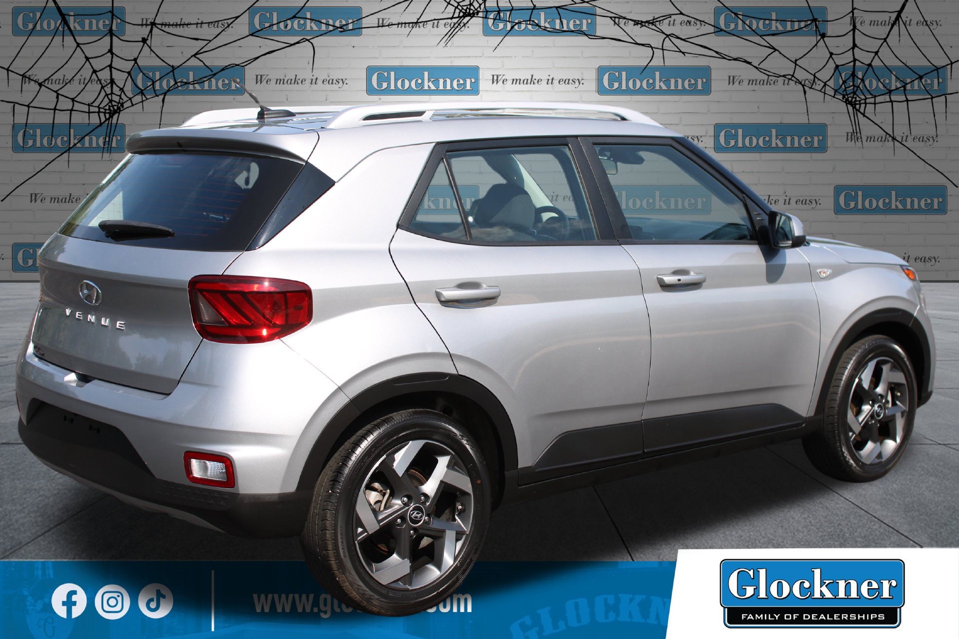 Used 2025 Hyundai Venue SEL FWD image 6