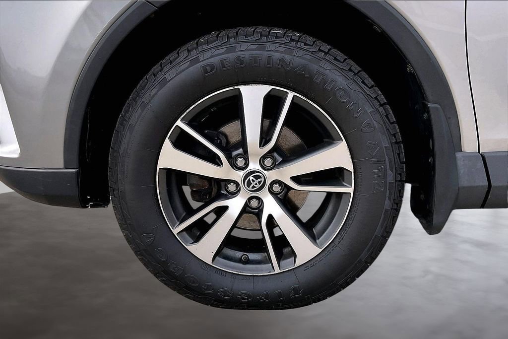 Used 2017 Toyota RAV4 XLE w/ Plus Extra Value Package AWD/4WD image 10