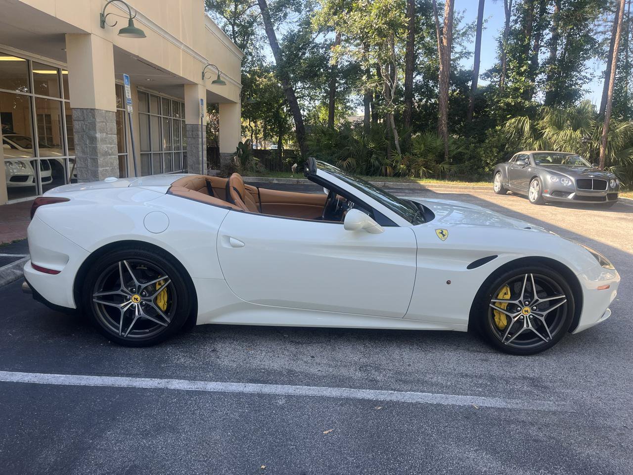 Used 2016 Ferrari California T RWD image 3