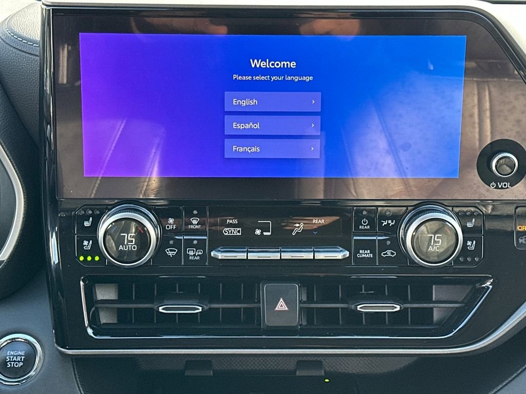 Used 2023 Toyota Highlander Limited image 18
