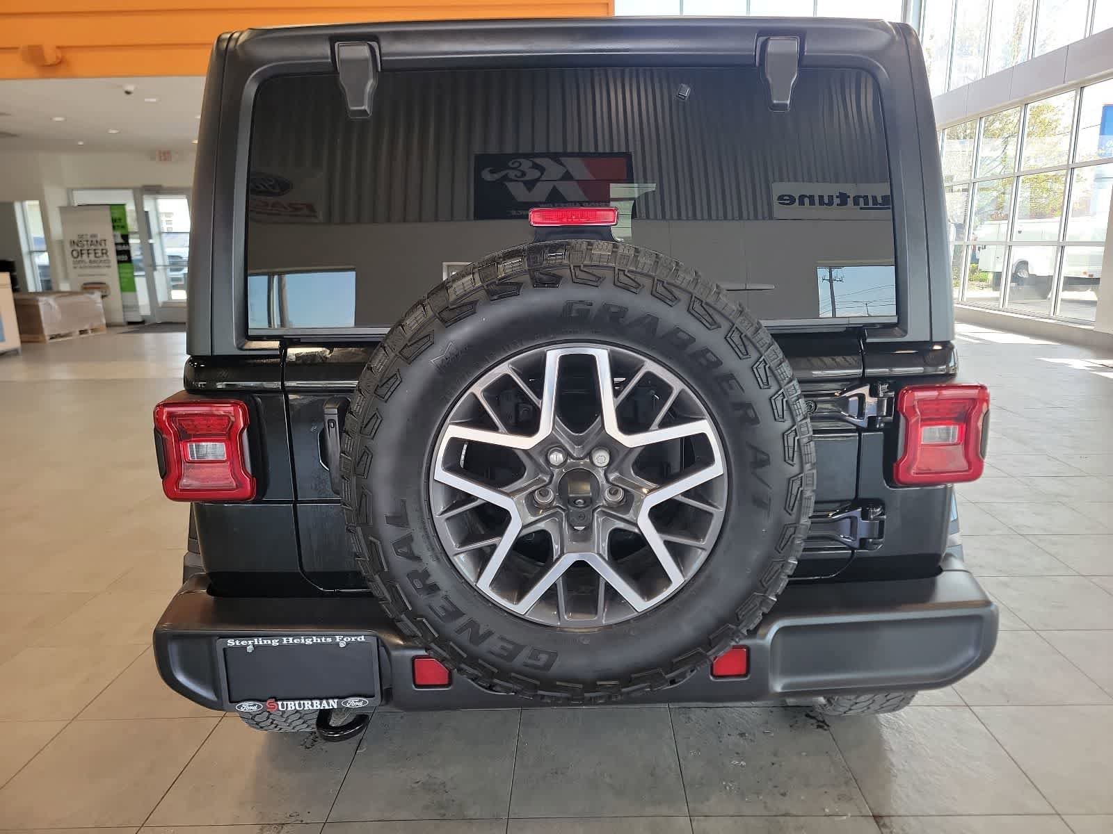 Used 2024 Jeep Wrangler Unlimited Sahara AWD/4WD image 10