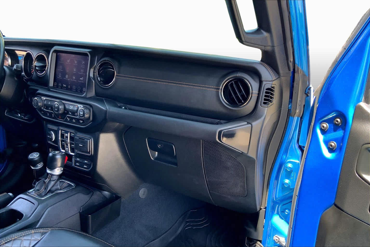 Used 2022 Jeep Wrangler Unlimited Sahara AWD/4WD image 17