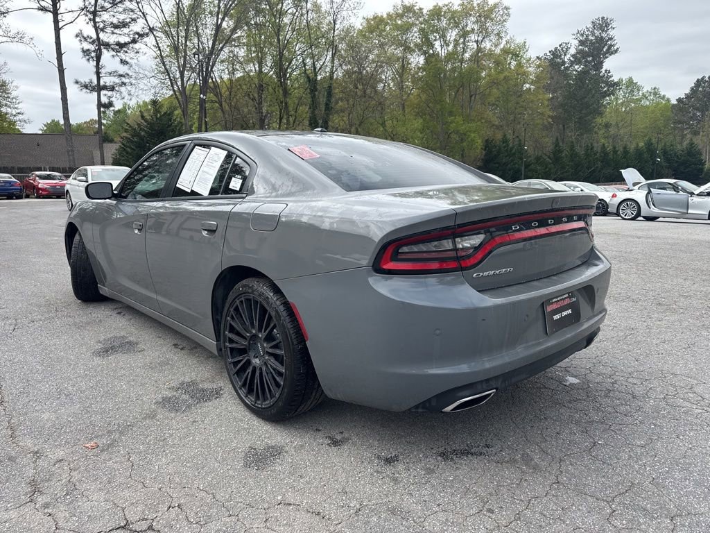 Used 2019 Dodge Charger SXT image 2