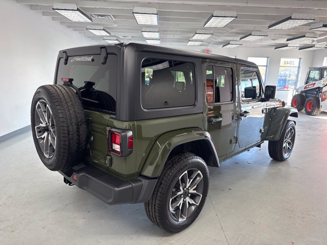 Used 2024 Jeep Wrangler Unlimited w/ Convenience Group AWD/4WD image 13