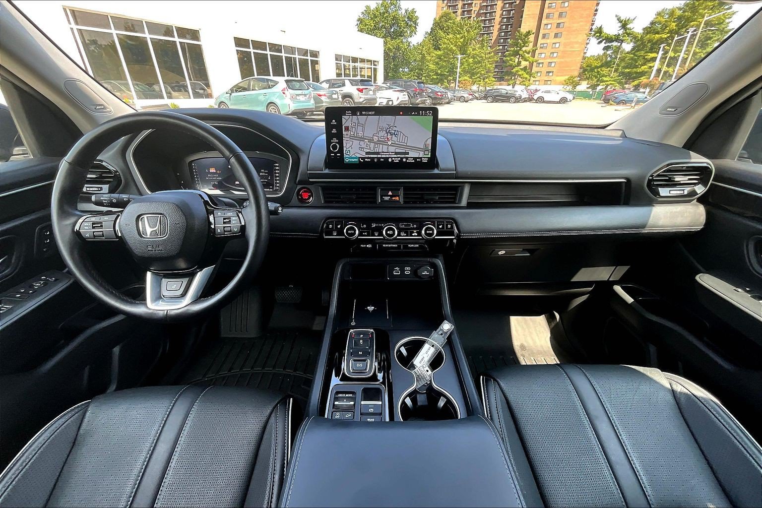 Used 2025 Honda Pilot Elite image 15