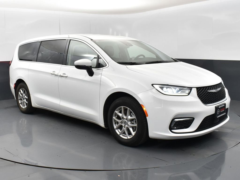 Used 2023 Chrysler Pacifica Touring-L