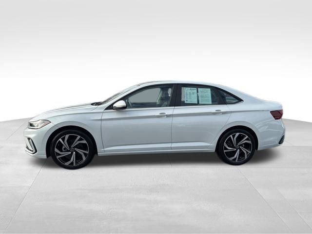 Certified 2025 Volkswagen Jetta SEL image 5