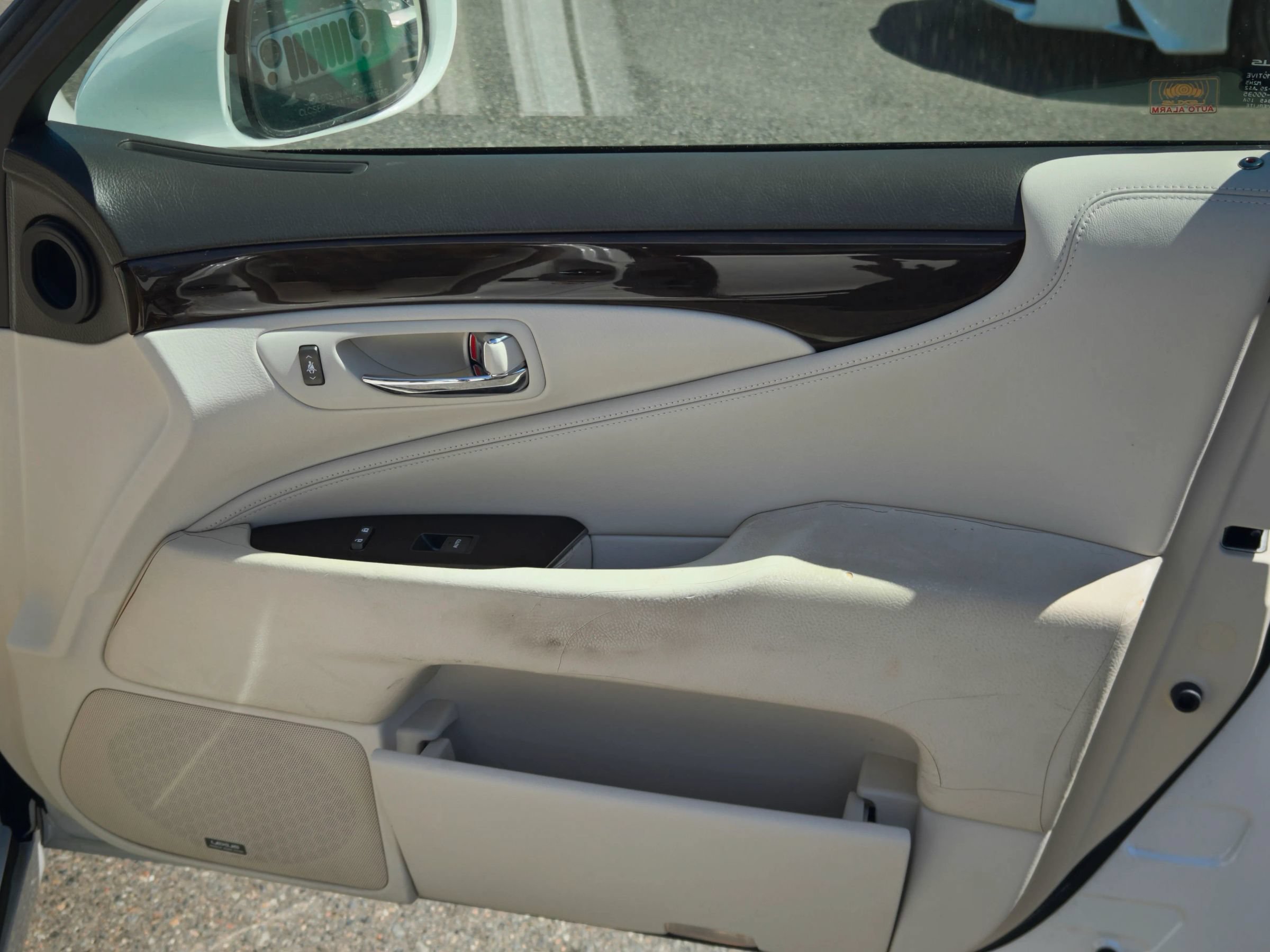 Used 2007 Lexus LS 460 w/ Comfort Pkg RWD image 26
