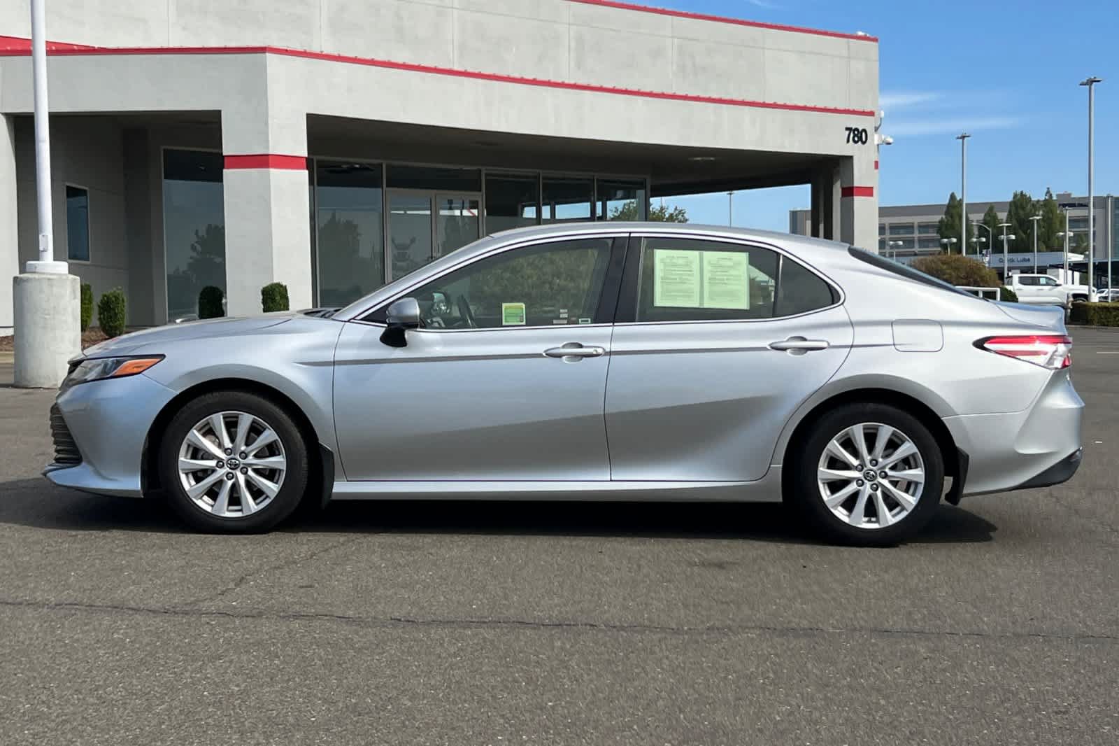 Used 2018 Toyota Camry LE FWD image 9