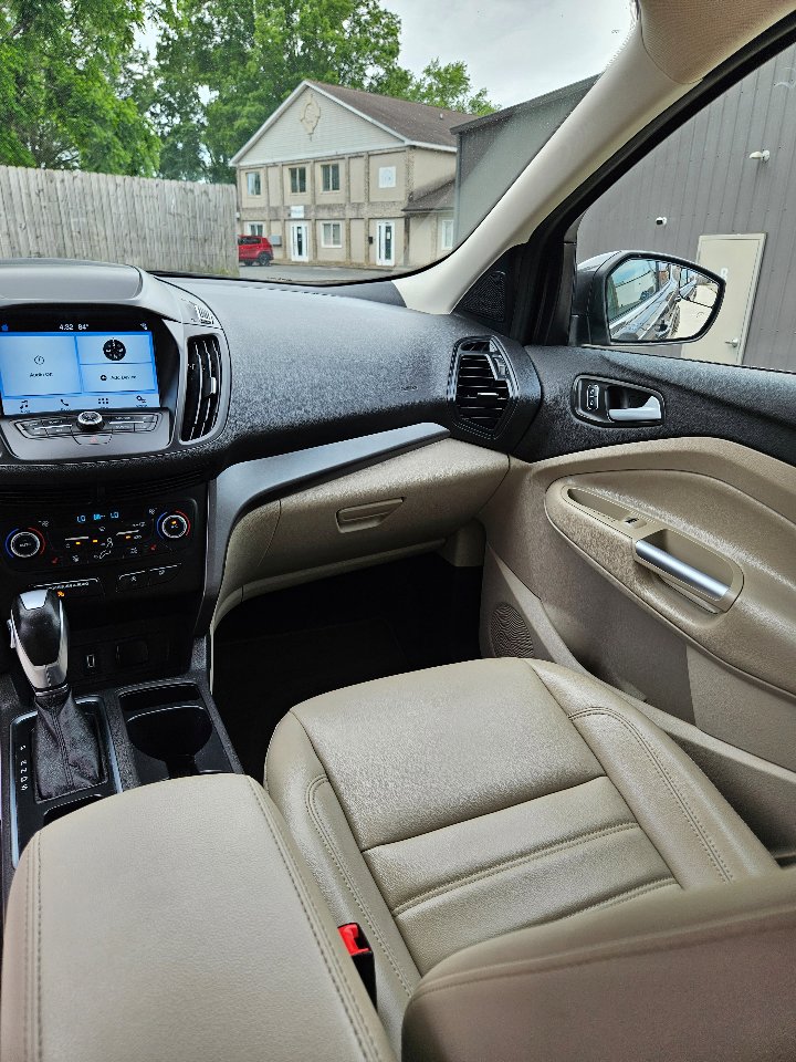 Used 2019 Ford Escape SEL image 17