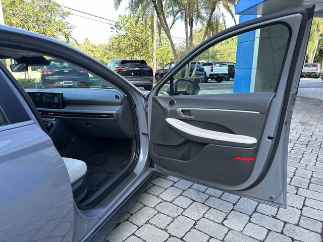 Used 2025 Hyundai Sonata SE FWD image 23