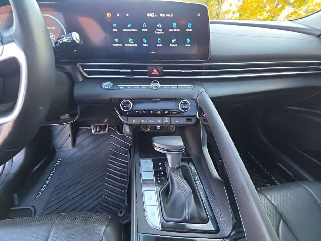 Used 2023 Hyundai Elantra Limited image 31