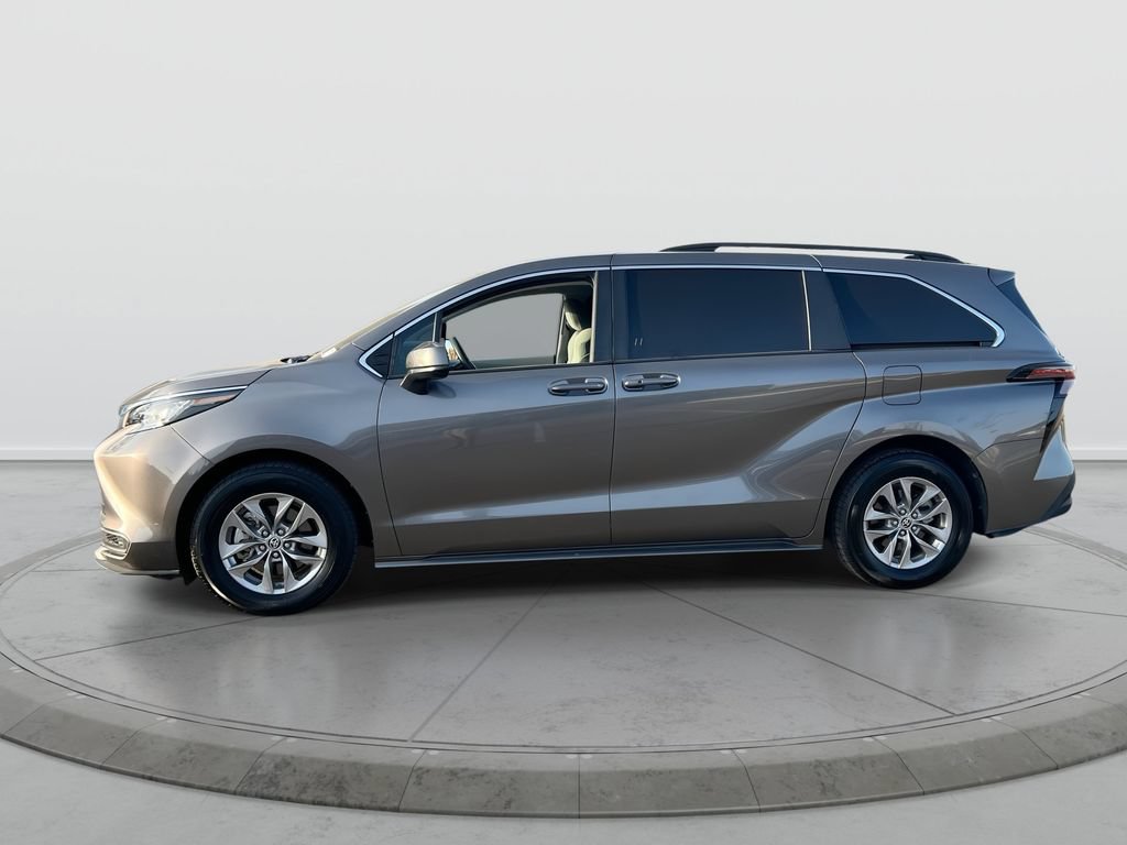 Used 2023 Toyota Sienna LE FWD image 5