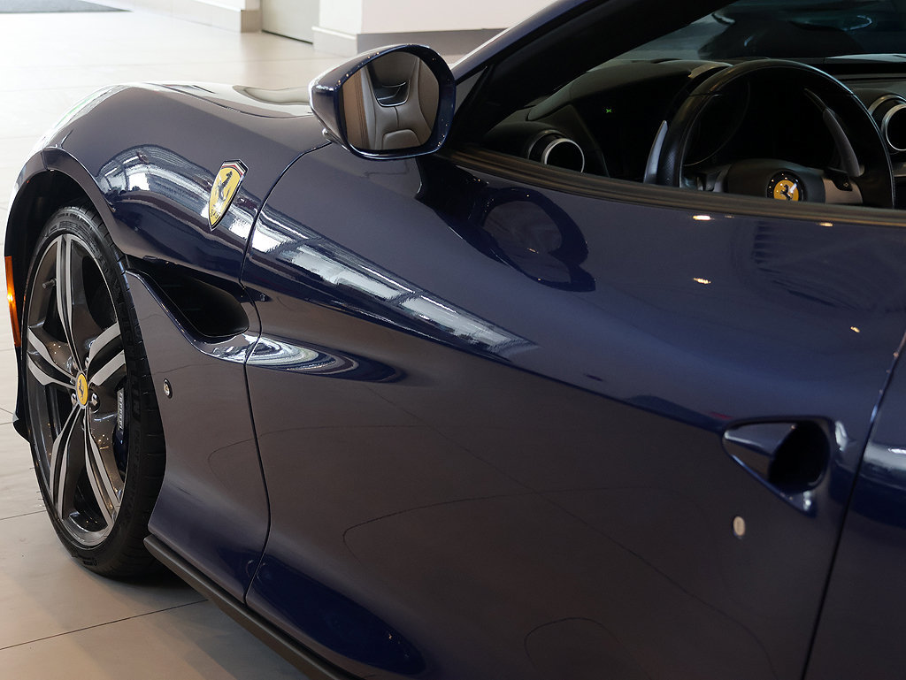 Certified 2019 Ferrari Portofino RWD image 59