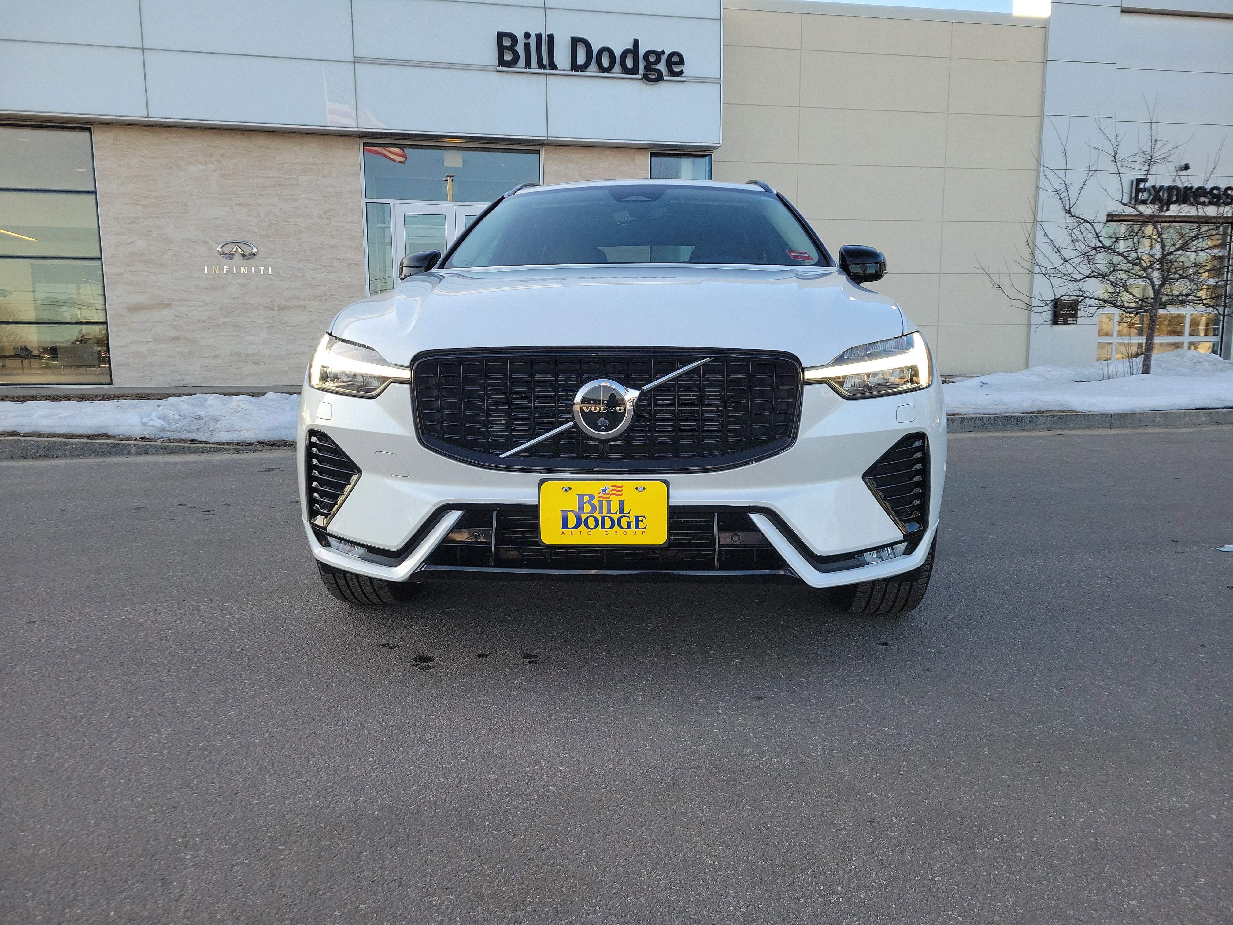 Used 2025 Volvo XC60 B5 Plus image 10