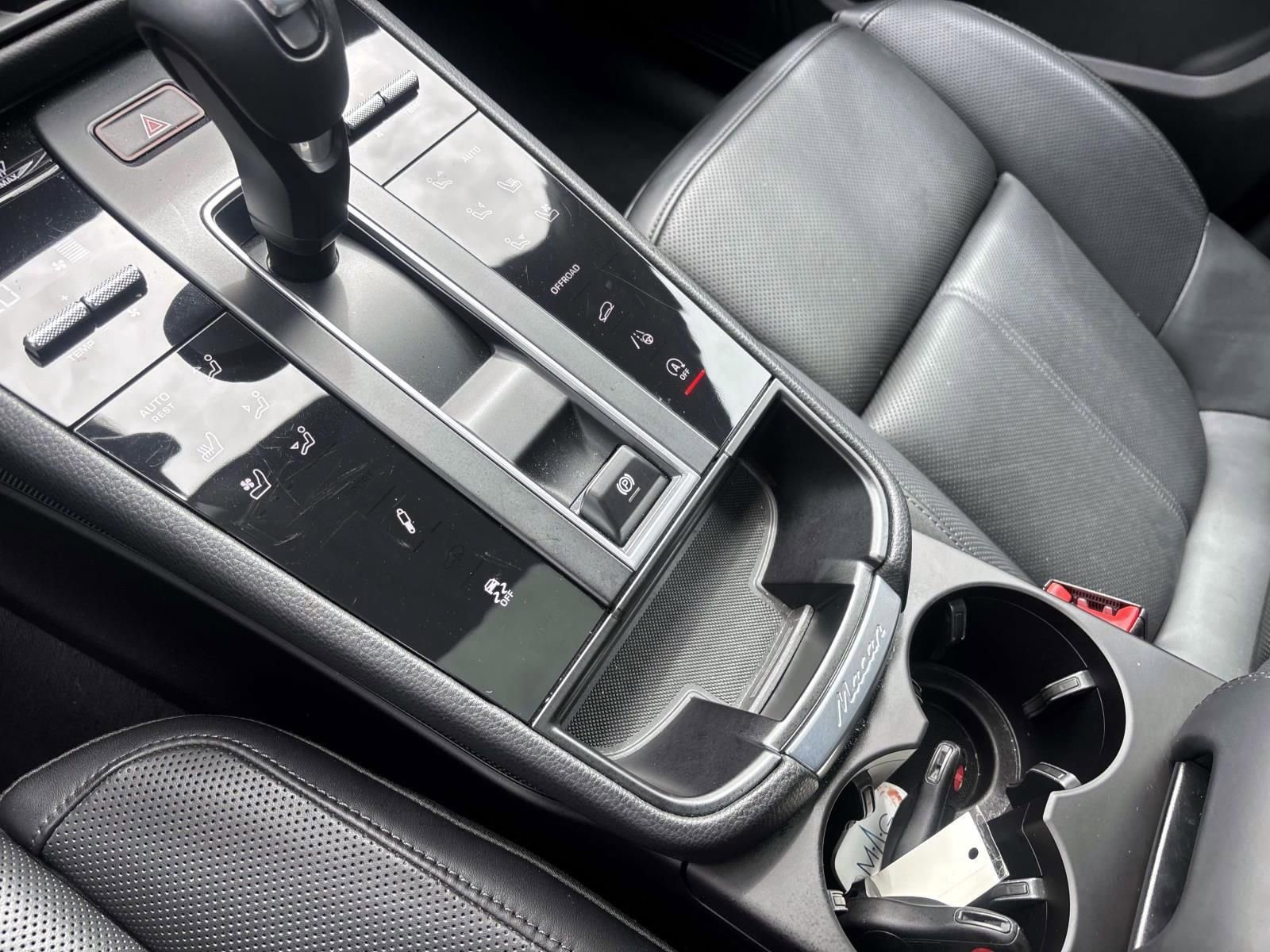 Used 2025 Porsche Macan Turbo image 34