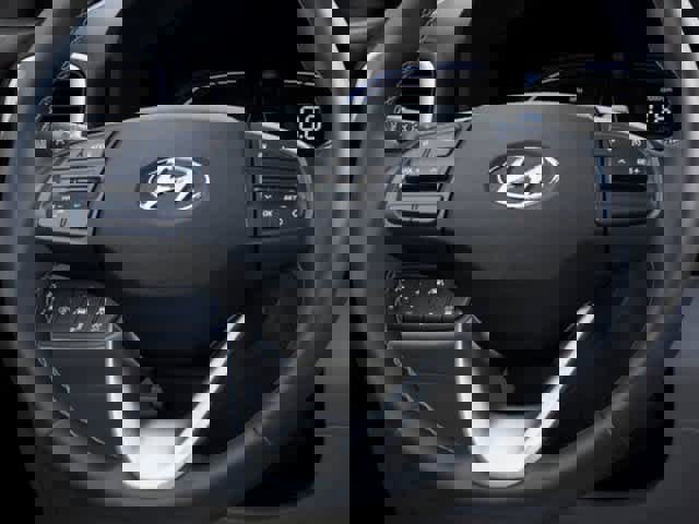 Used 2025 Hyundai Venue SEL image 15