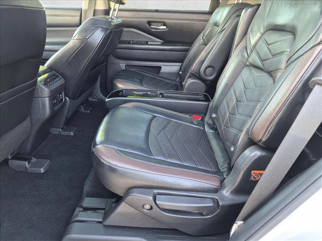 Used 2022 Nissan Pathfinder Platinum w/ Cargo Package FWD image 16