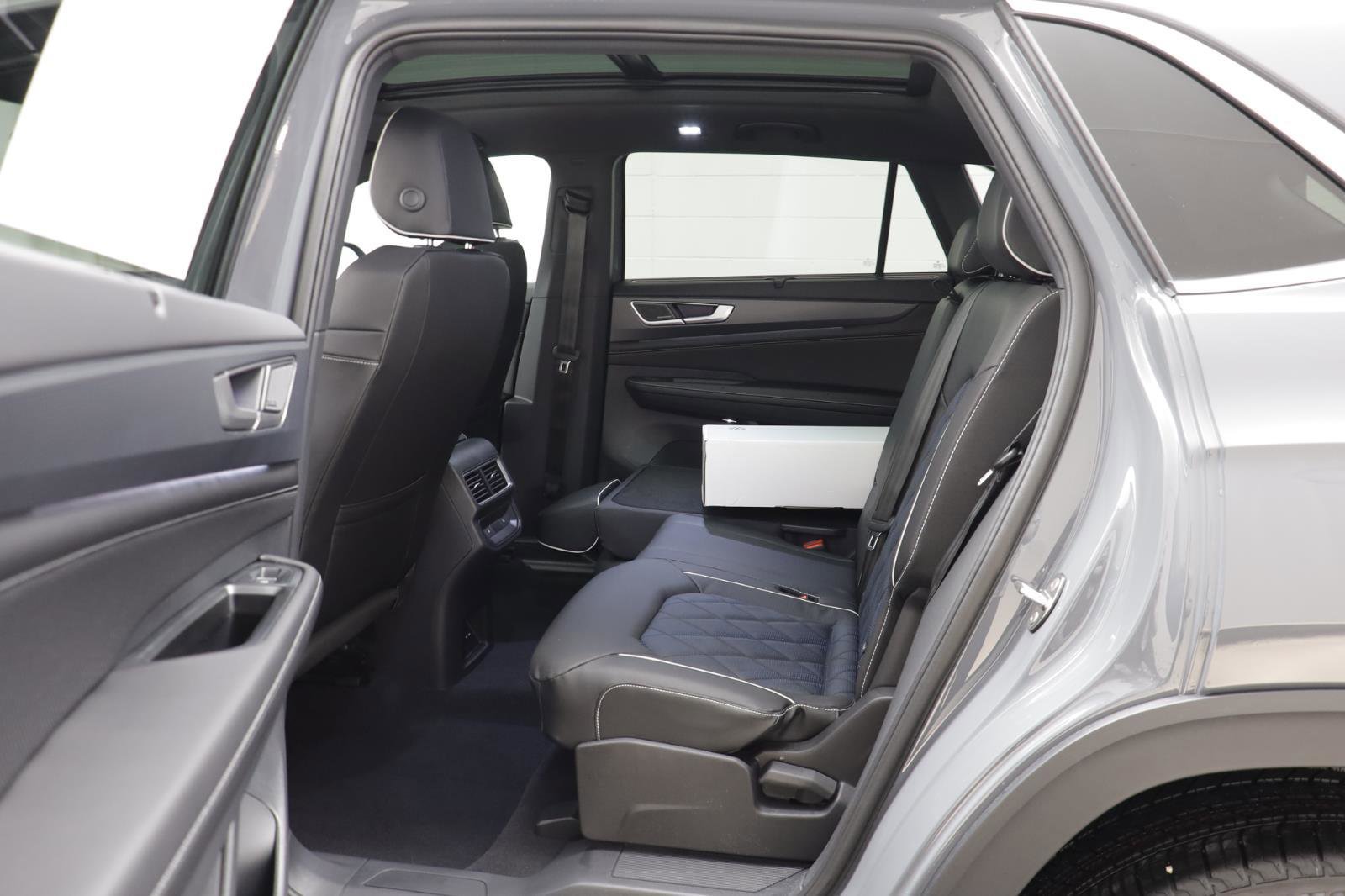 New 2026 Volkswagen Atlas Cross Sport SEL Premium R-Line image 14