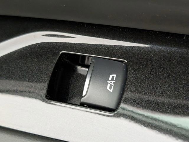 Used 2024 Cadillac Escalade ESV V w/ LPO, ONYX Package AWD/4WD image 39